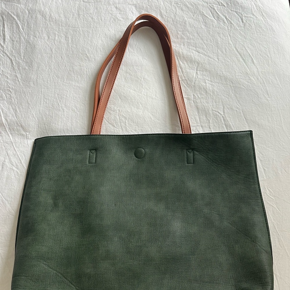 Green tote bag